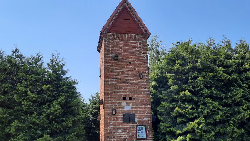 Turm mit Nistkästen